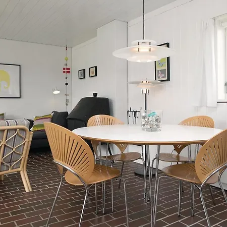 Two-bedroom Holiday In 펜션